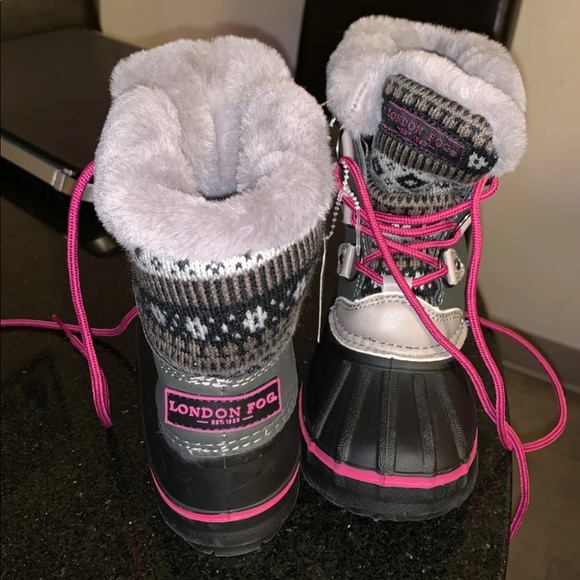 **** SOLD LOCALLY ****Girls London Fog snow boots - Picture 3 of 5